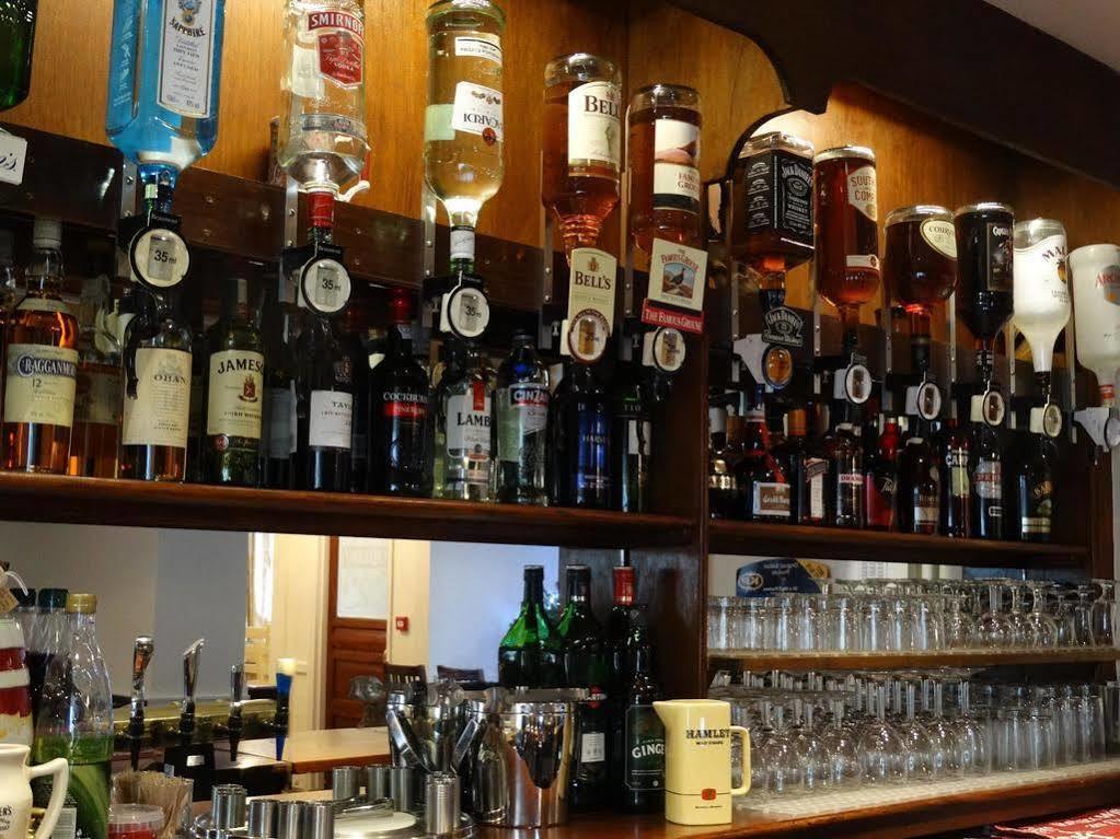 The Red Lion Hotel Oakford Экстерьер фото