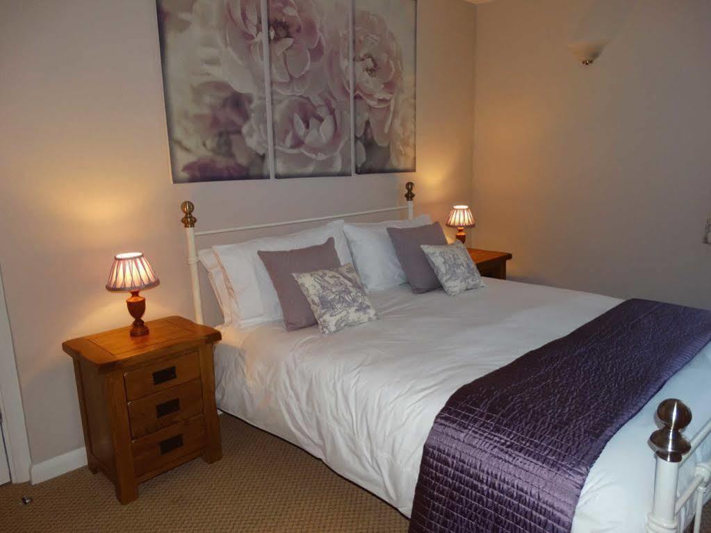 The Red Lion Hotel Oakford Экстерьер фото