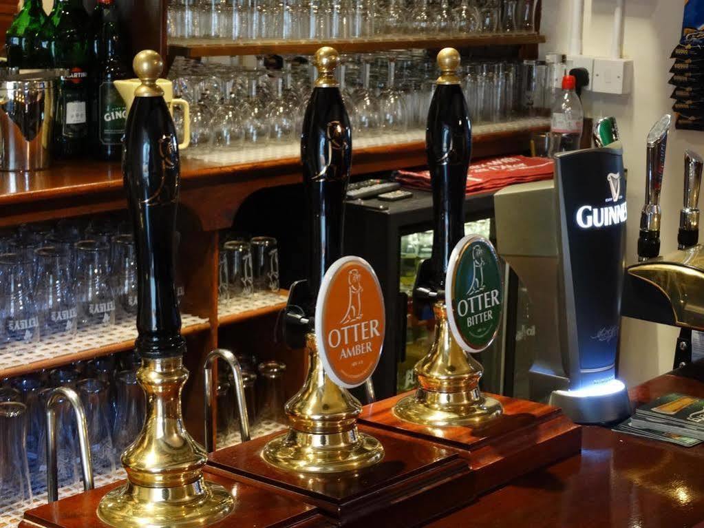 The Red Lion Hotel Oakford Экстерьер фото