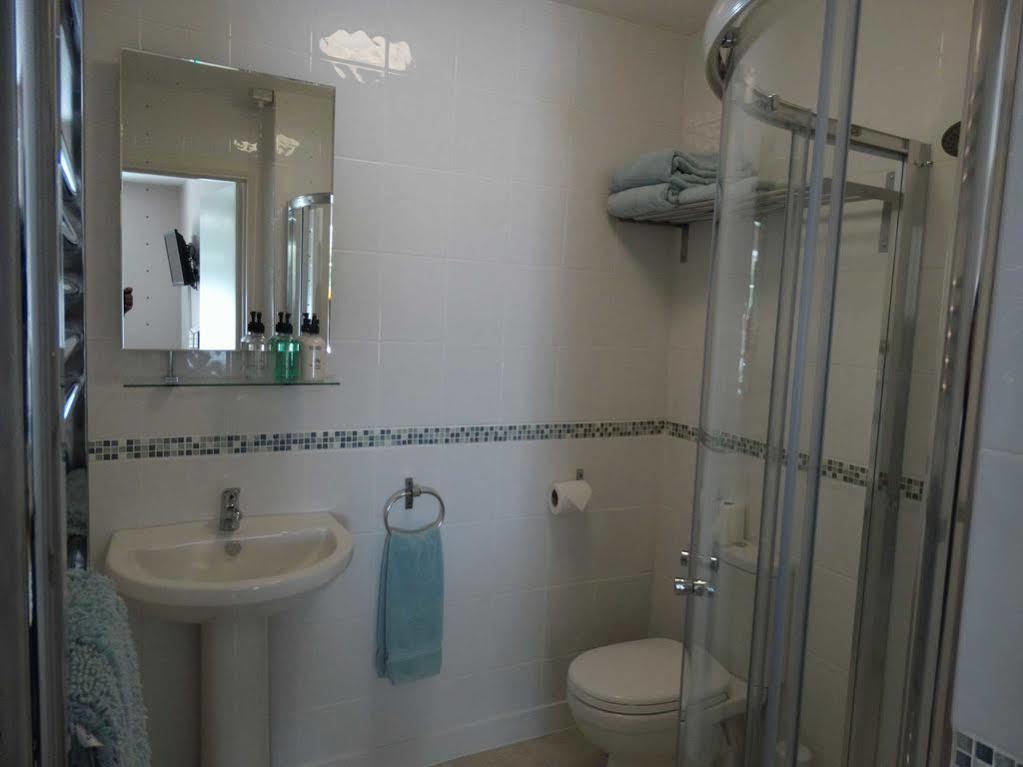 The Red Lion Hotel Oakford Экстерьер фото
