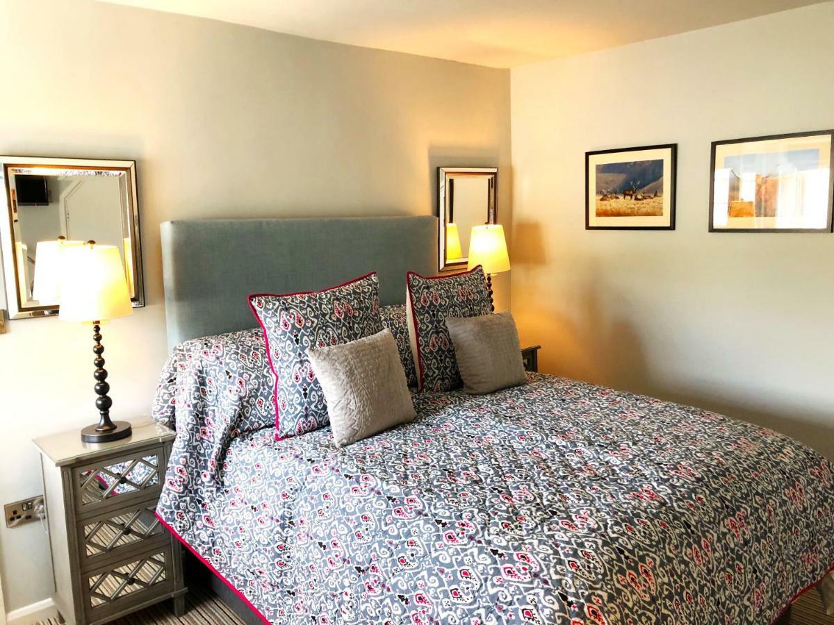 The Red Lion Hotel Oakford Экстерьер фото