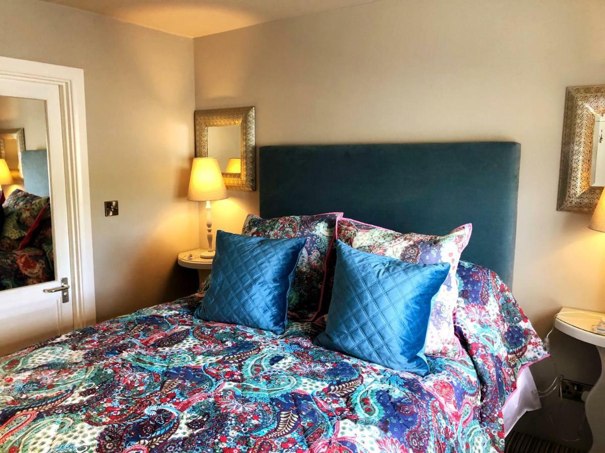 The Red Lion Hotel Oakford Экстерьер фото
